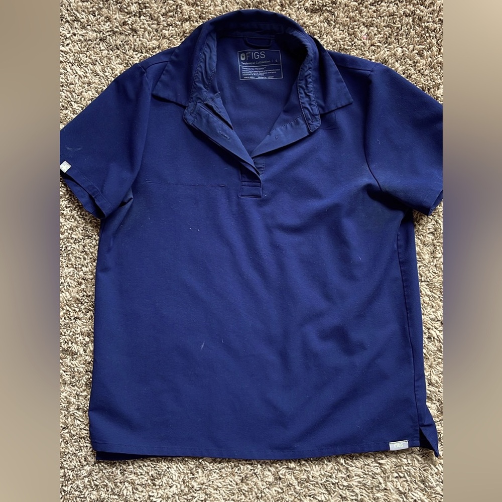 Figs Collared Scrub top